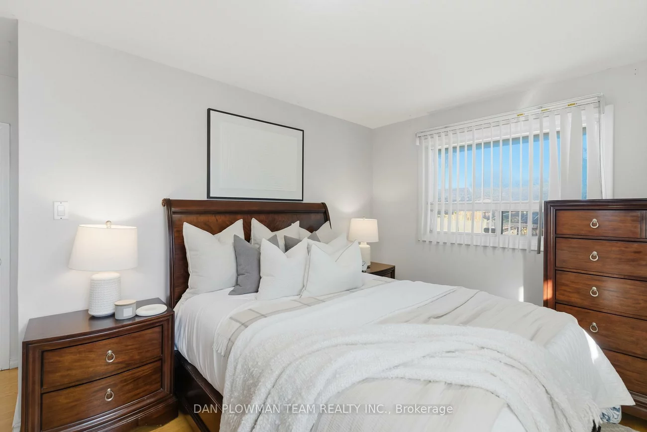 5, Lakeland, Woburn, Toronto