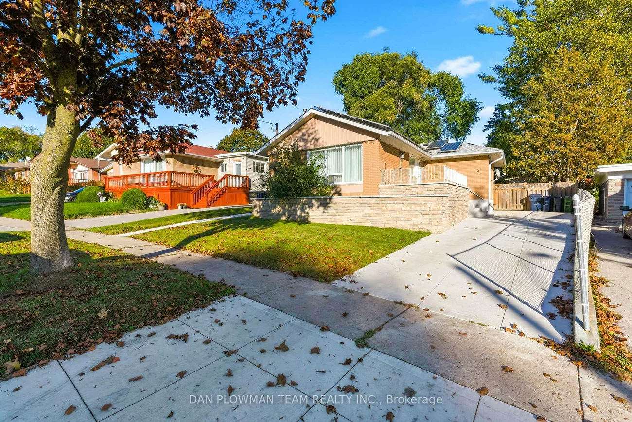 5, Lakeland, Woburn, Toronto