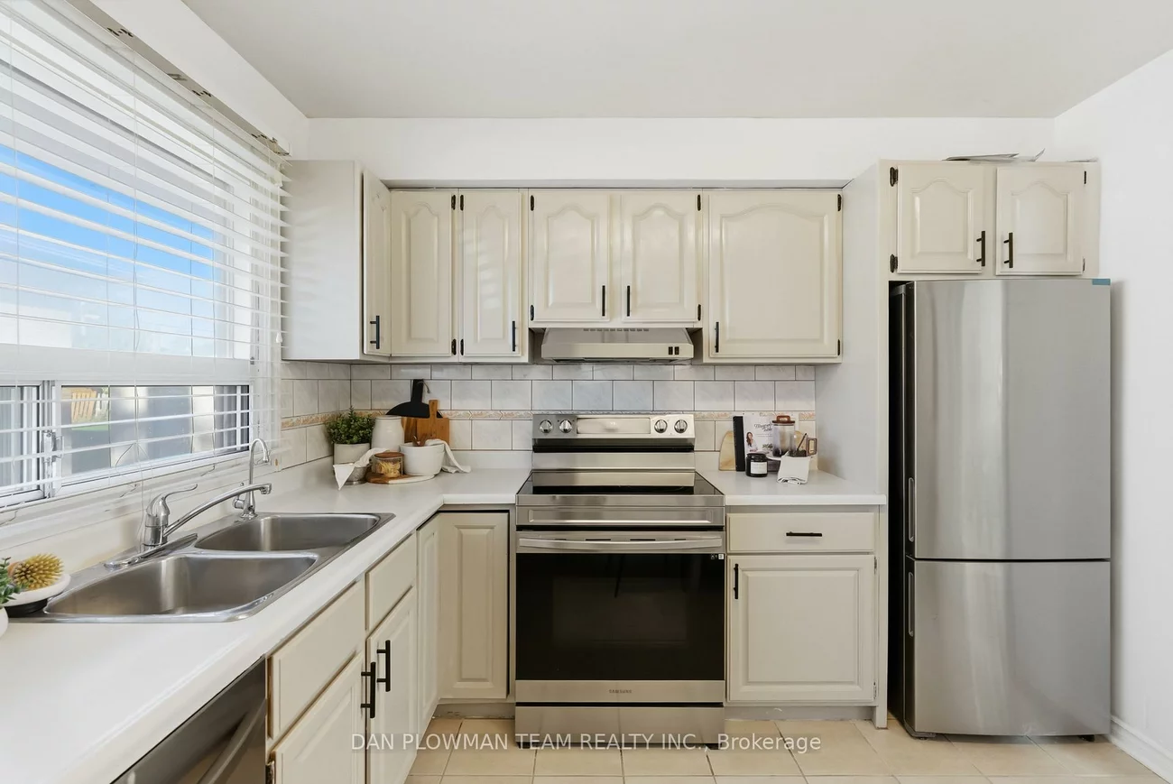 5, Lakeland, Woburn, Toronto