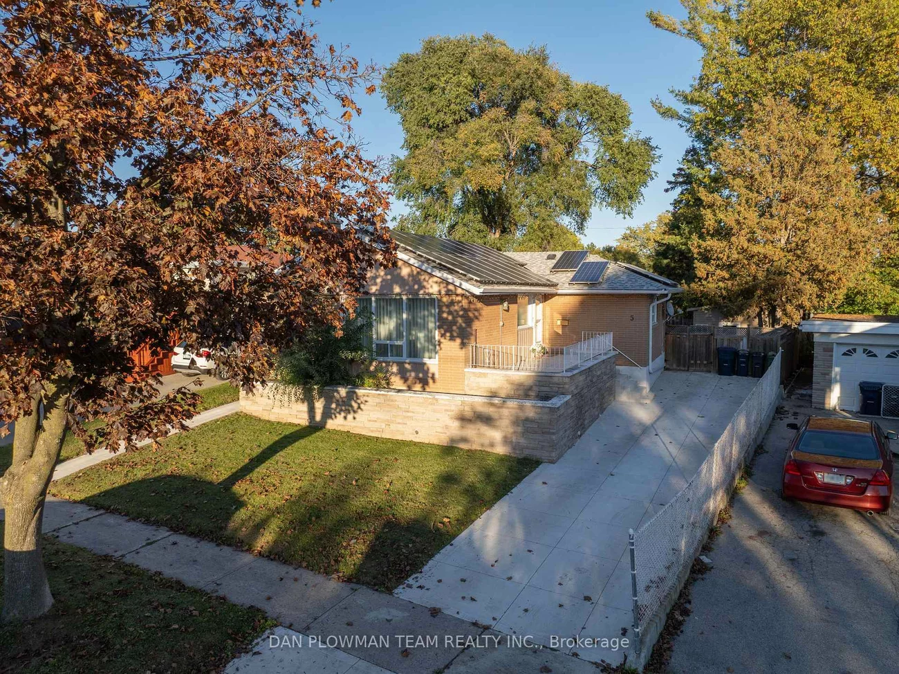 5, Lakeland, Woburn, Toronto