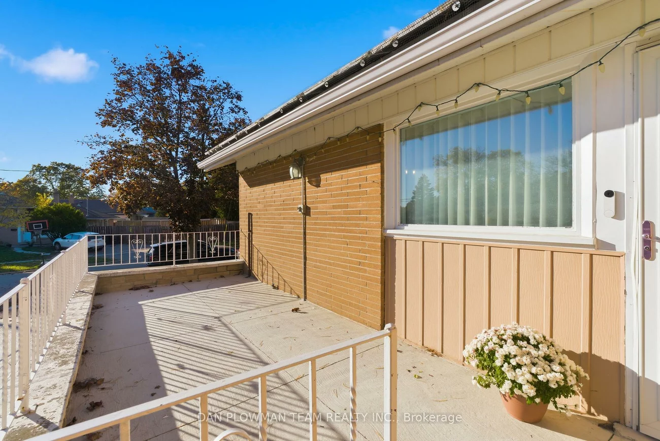 5, Lakeland, Woburn, Toronto