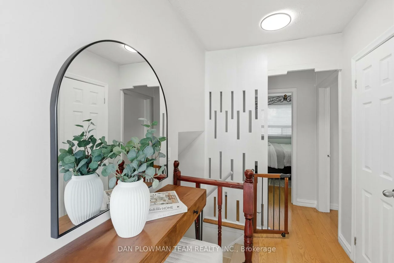 5, Lakeland, Woburn, Toronto