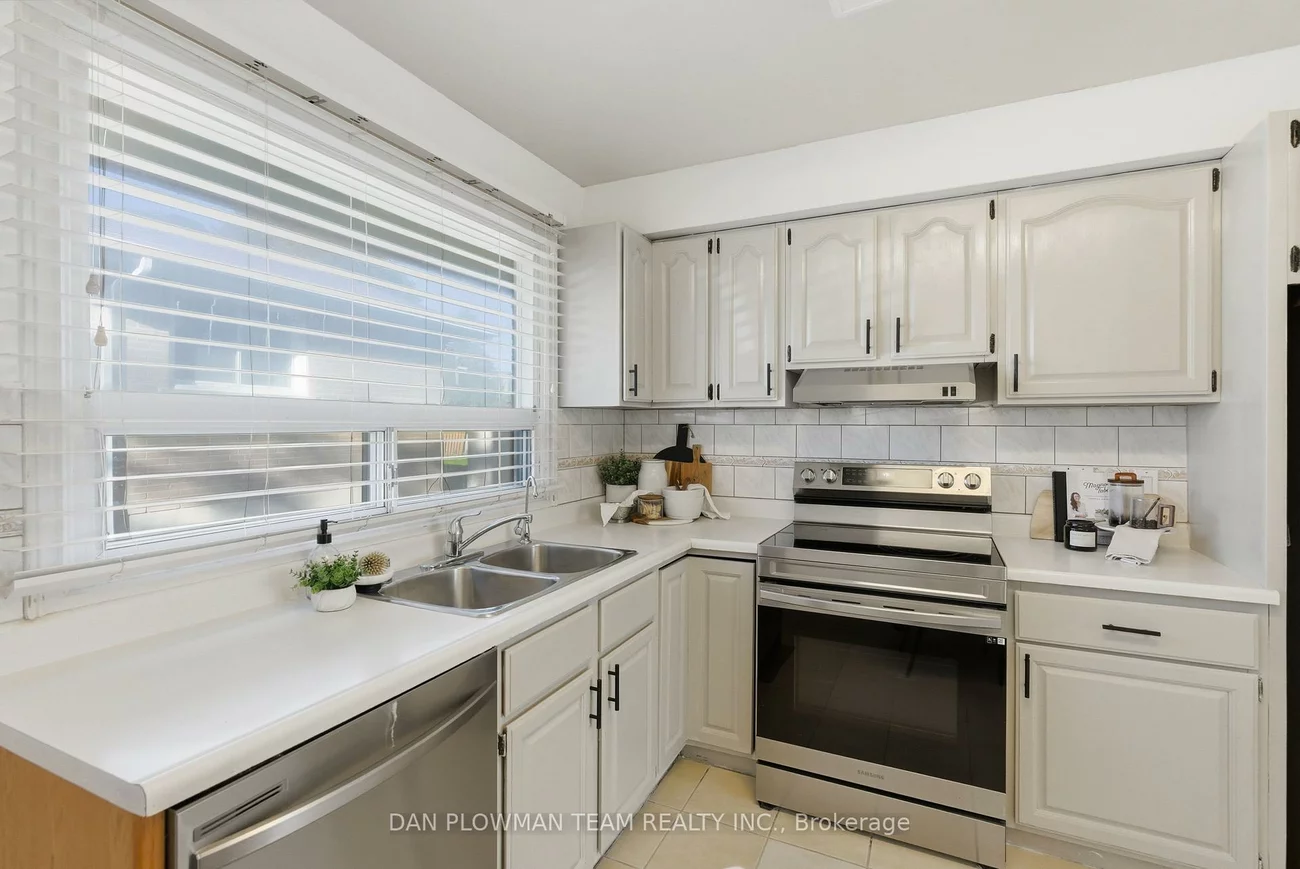 5, Lakeland, Woburn, Toronto