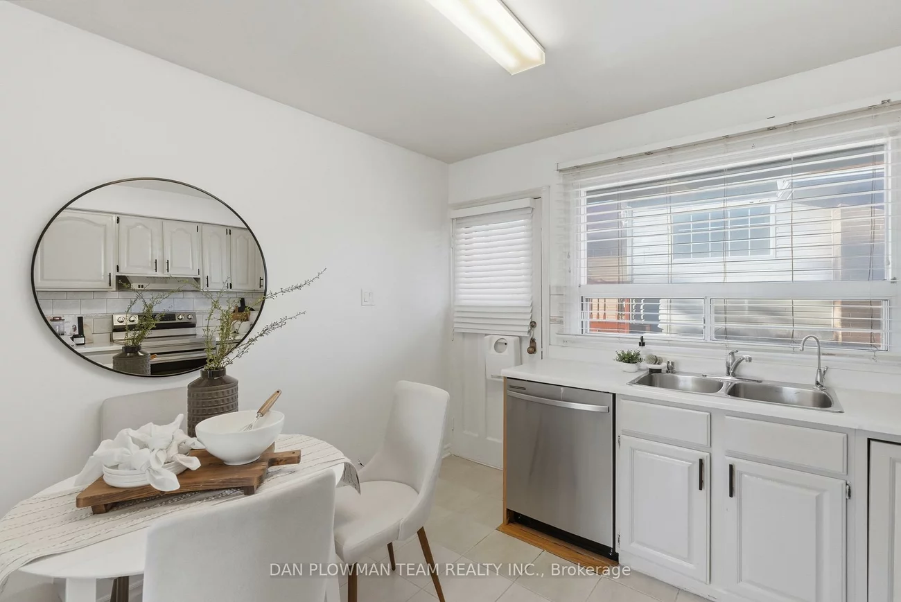 5, Lakeland, Woburn, Toronto