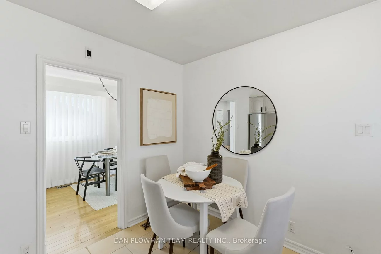 5, Lakeland, Woburn, Toronto