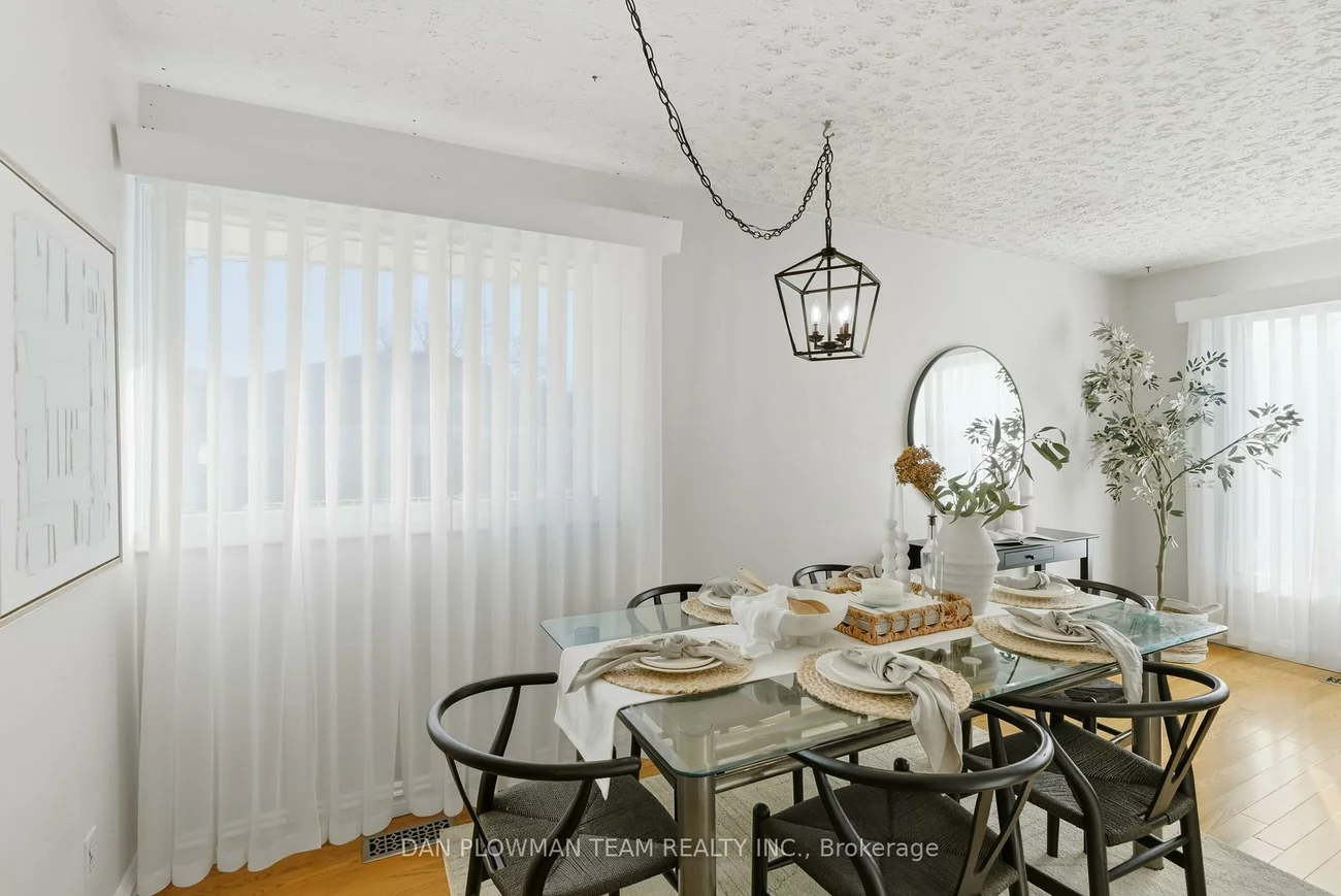 5, Lakeland, Woburn, Toronto