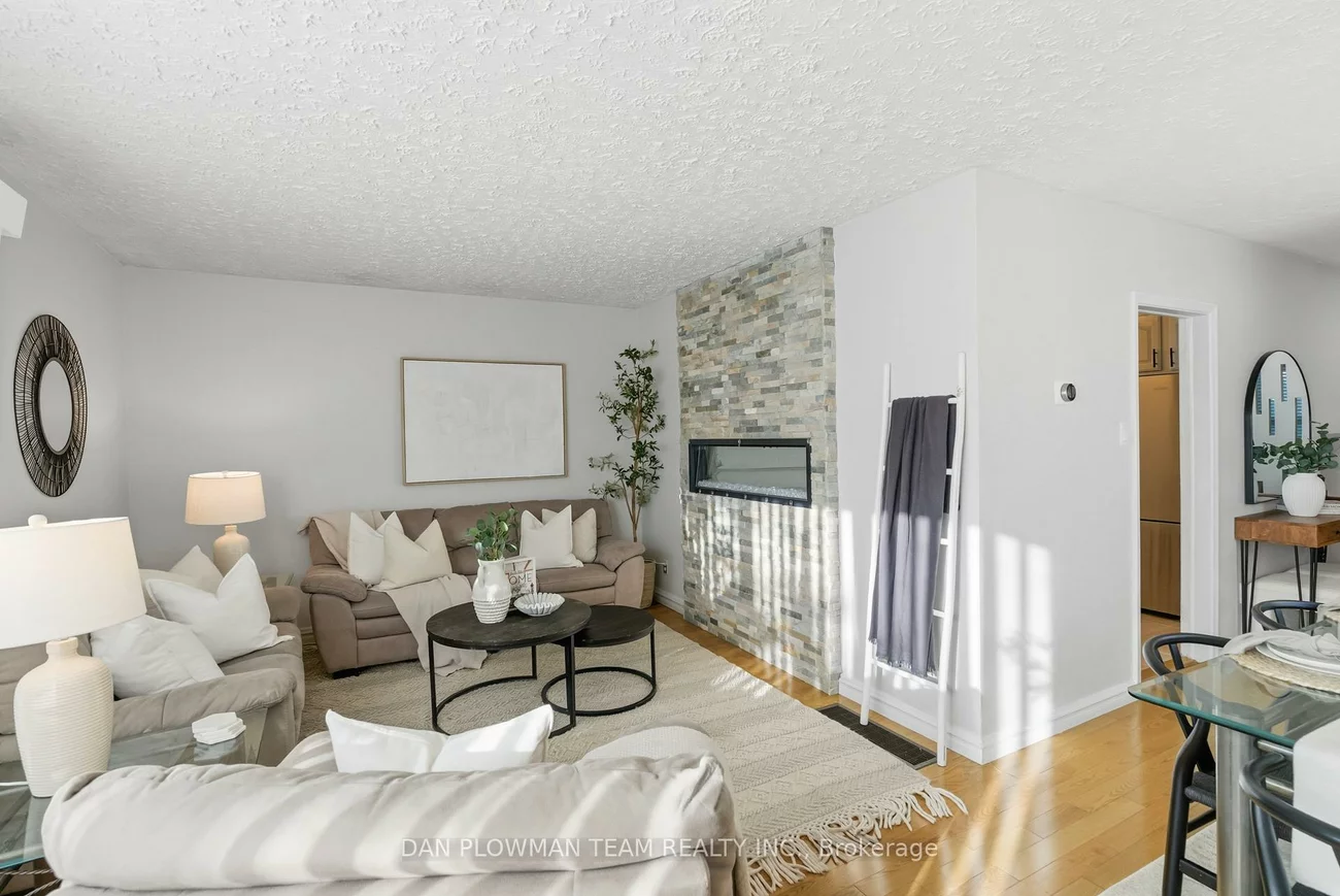 5, Lakeland, Woburn, Toronto