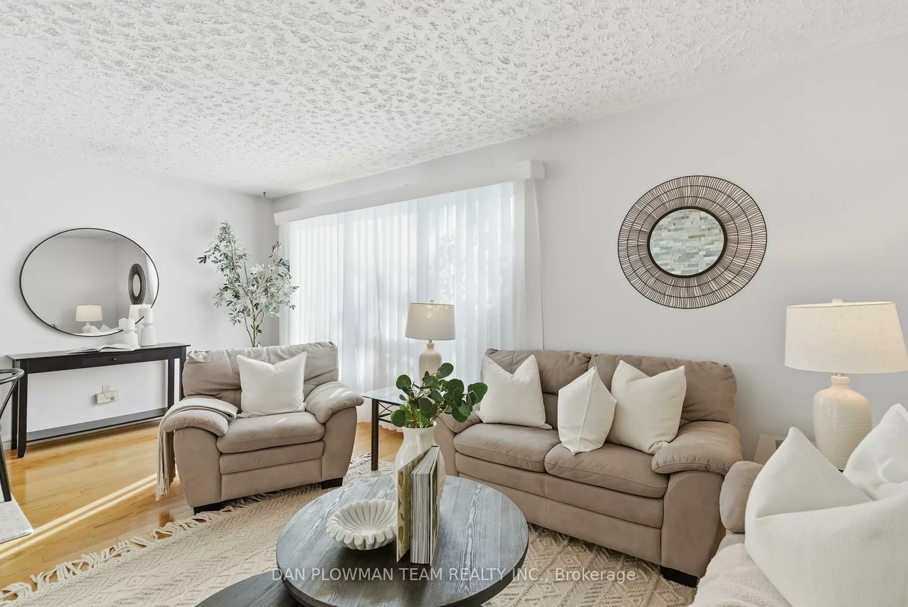 5, Lakeland, Woburn, Toronto