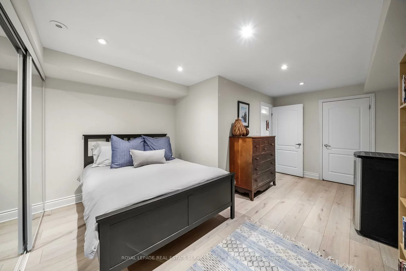 84, Woodbine, The Beaches, Toronto