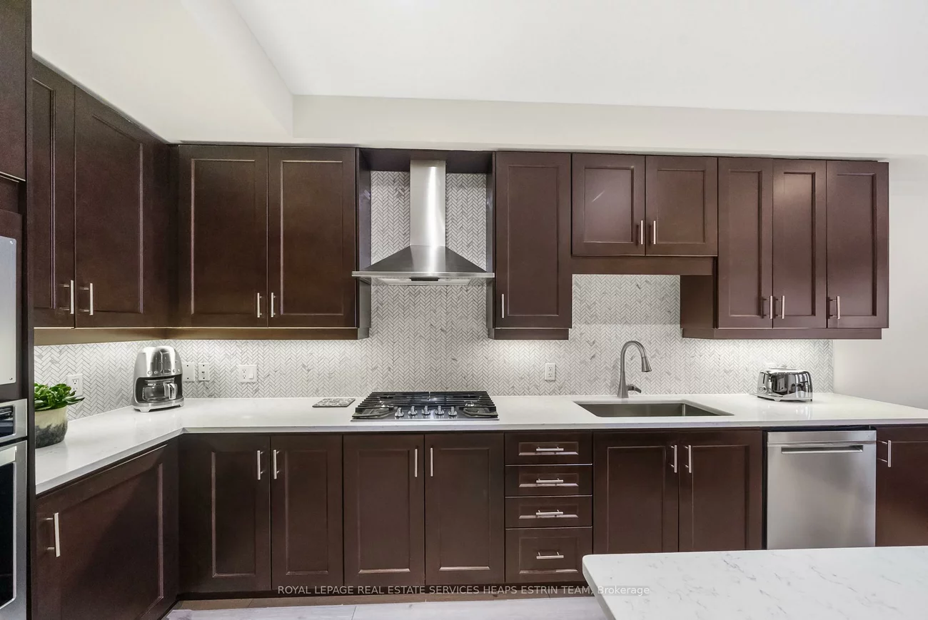 84, Woodbine, The Beaches, Toronto