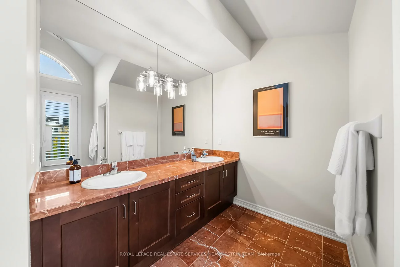 84, Woodbine, The Beaches, Toronto