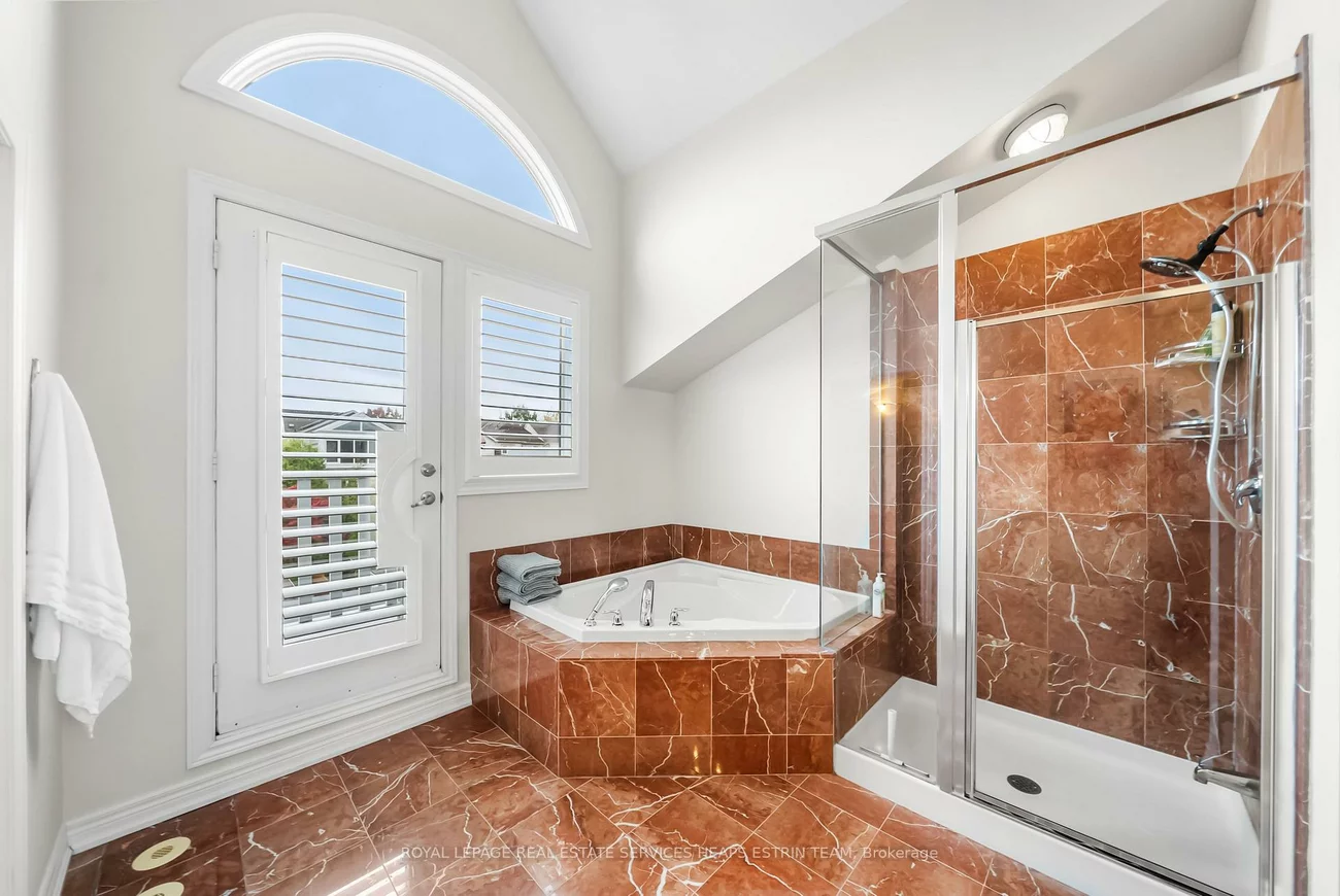 84, Woodbine, The Beaches, Toronto