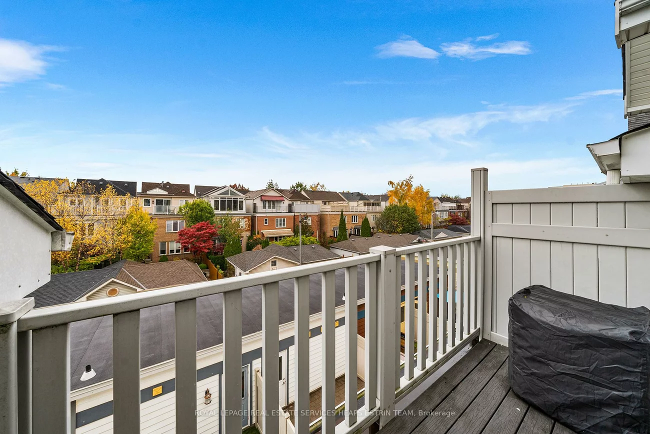 84, Woodbine, The Beaches, Toronto