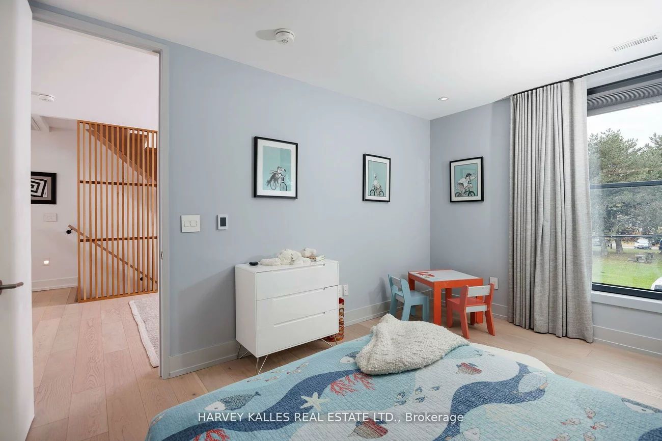 60, Hiltz, South Riverdale, Toronto