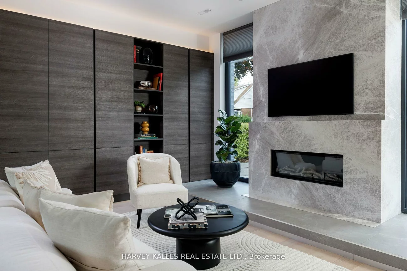 60, Hiltz, South Riverdale, Toronto