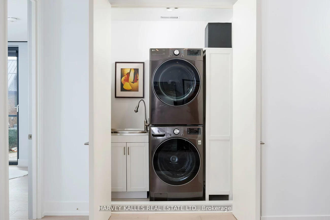 60, Hiltz, South Riverdale, Toronto