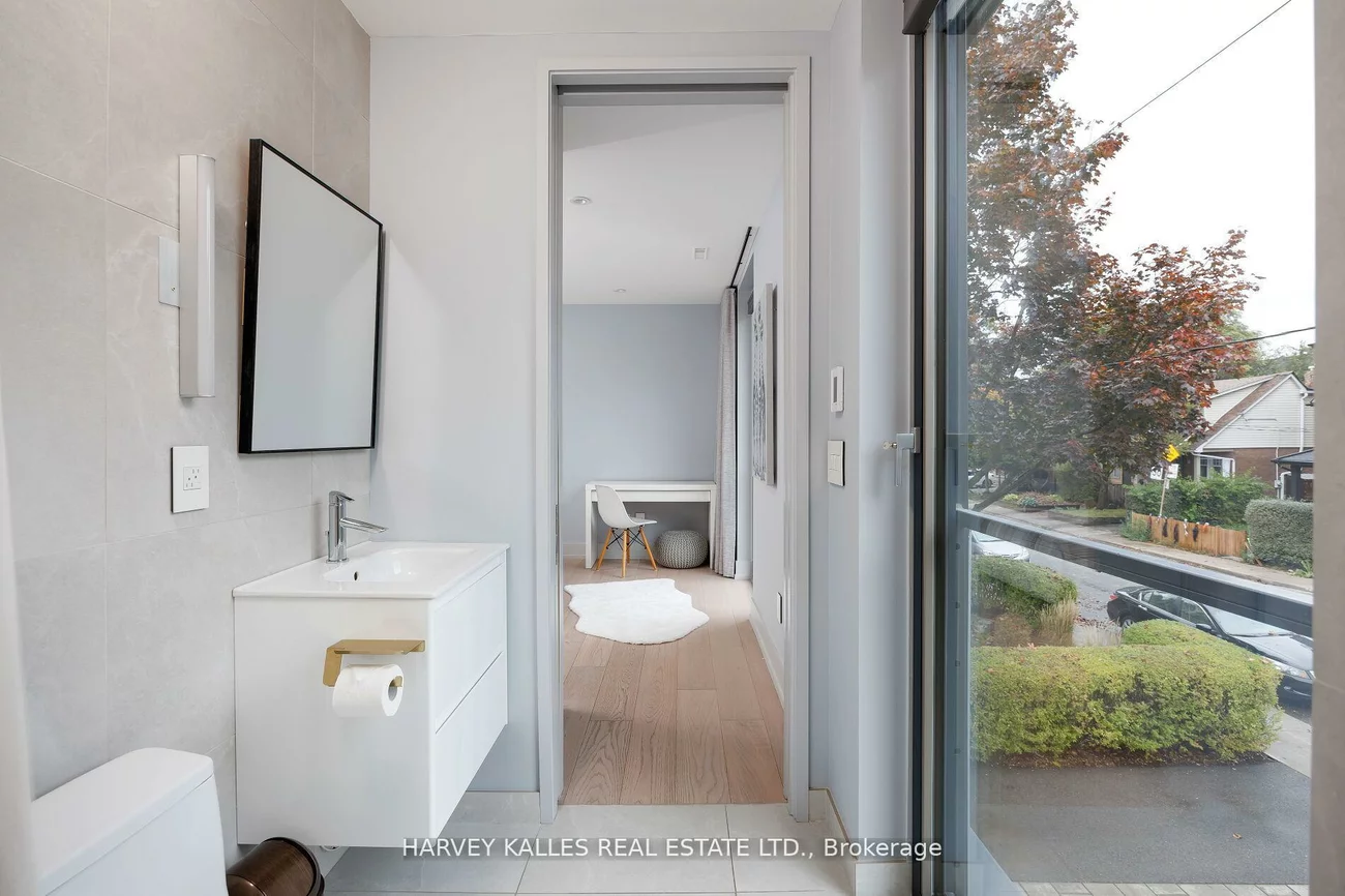 60, Hiltz, South Riverdale, Toronto