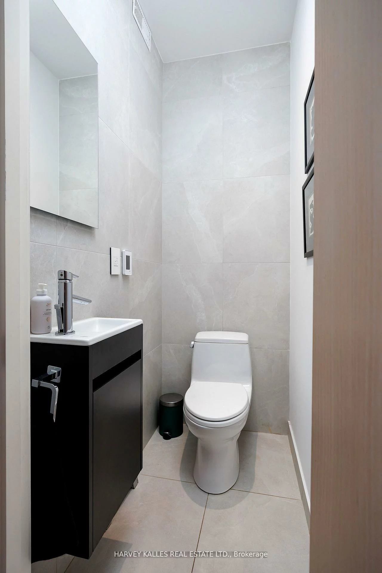 60, Hiltz, South Riverdale, Toronto