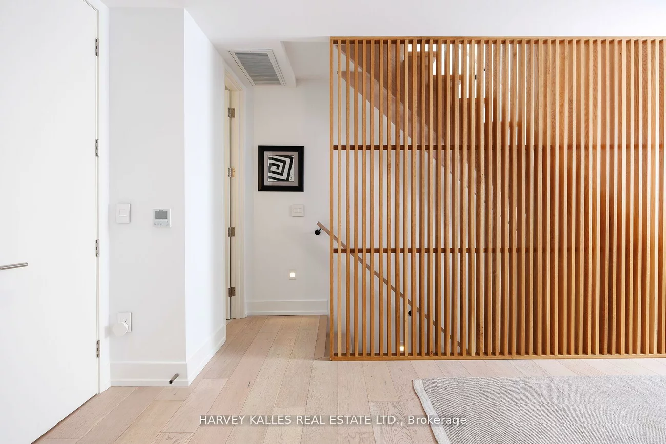 60, Hiltz, South Riverdale, Toronto