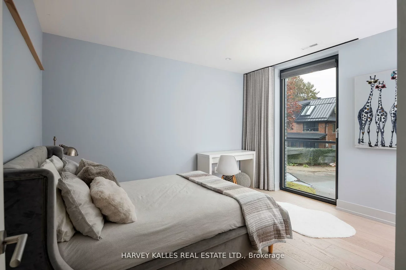 60, Hiltz, South Riverdale, Toronto