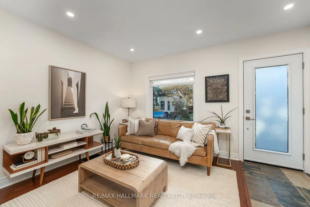 89, Knox, Greenwood-Coxwell, Toronto