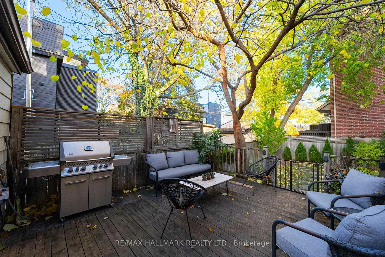 89, Knox, Greenwood-Coxwell, Toronto