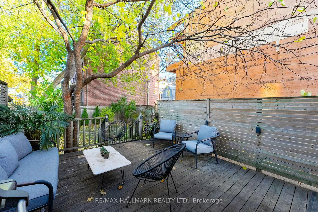 89, Knox, Greenwood-Coxwell, Toronto