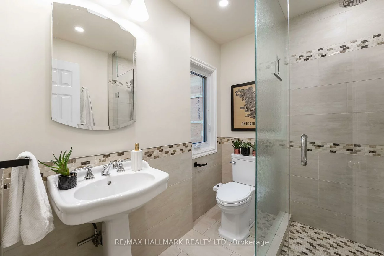 89, Knox, Greenwood-Coxwell, Toronto