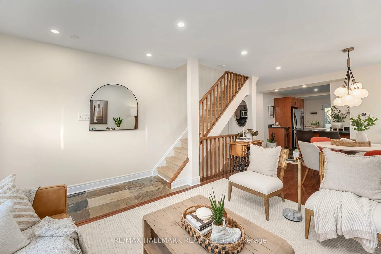 89, Knox, Greenwood-Coxwell, Toronto