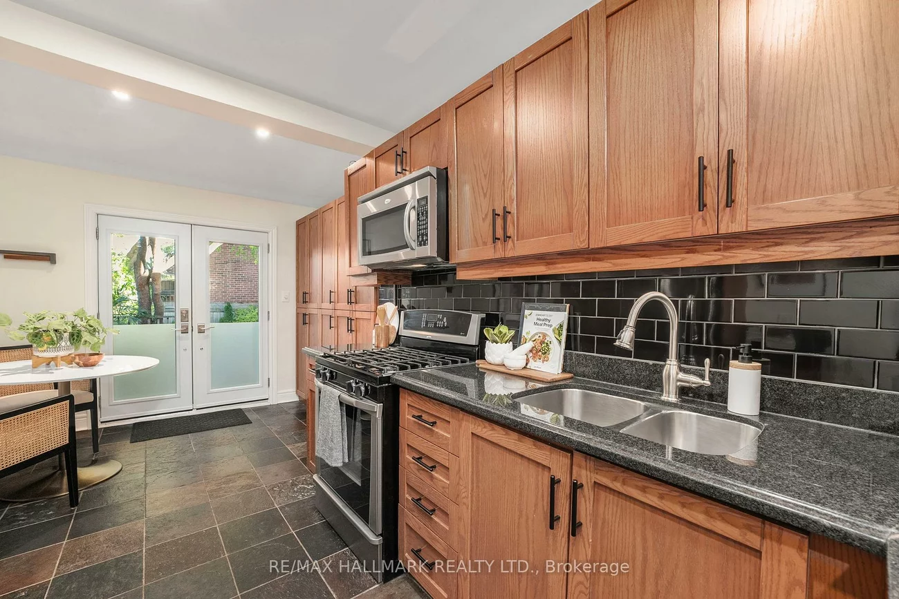 89, Knox, Greenwood-Coxwell, Toronto