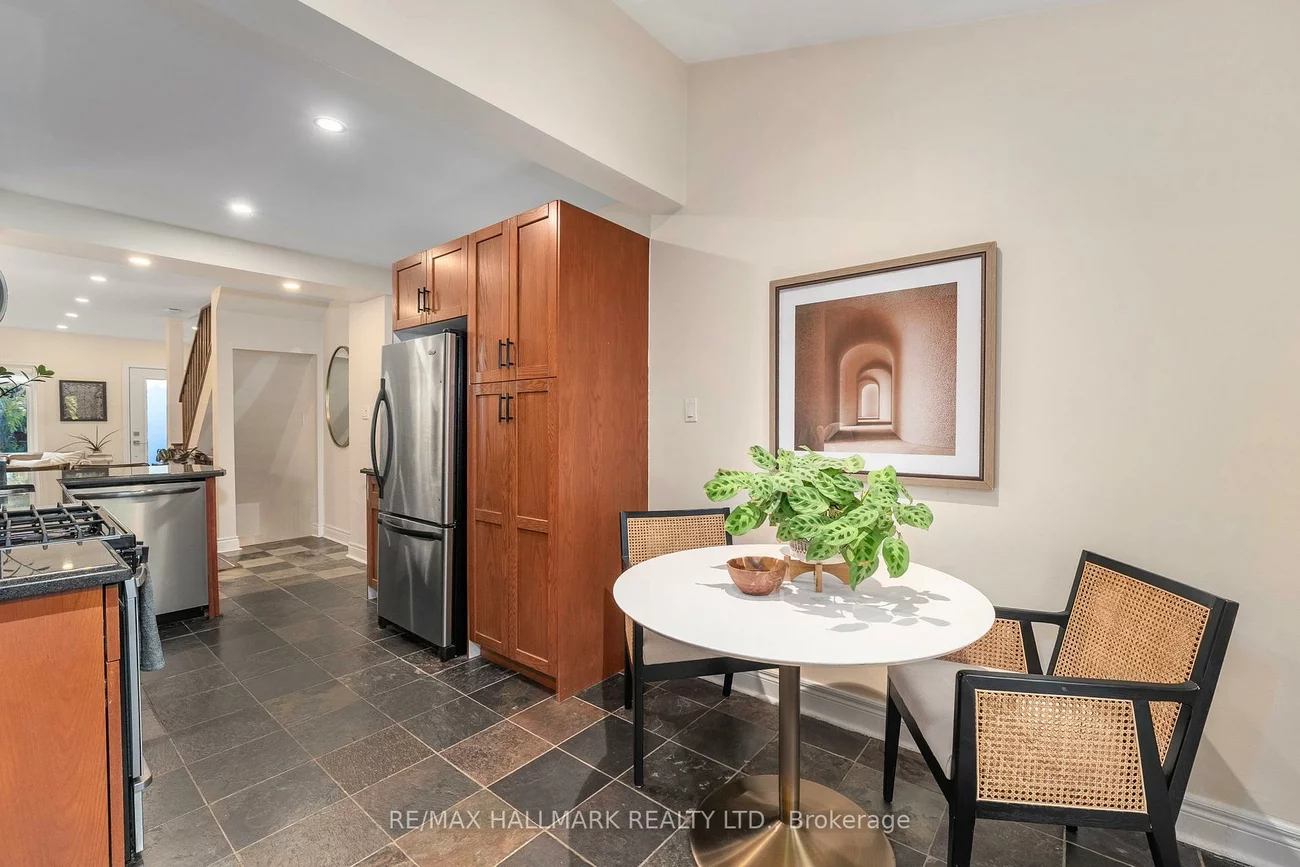 89, Knox, Greenwood-Coxwell, Toronto