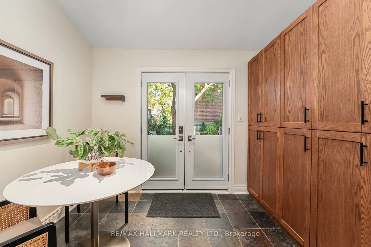 89, Knox, Greenwood-Coxwell, Toronto