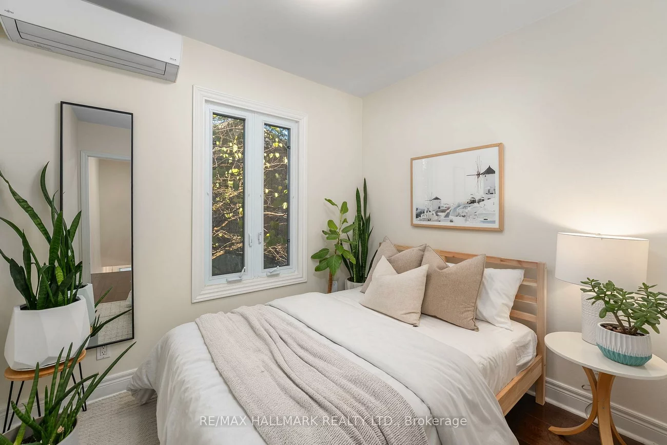 89, Knox, Greenwood-Coxwell, Toronto