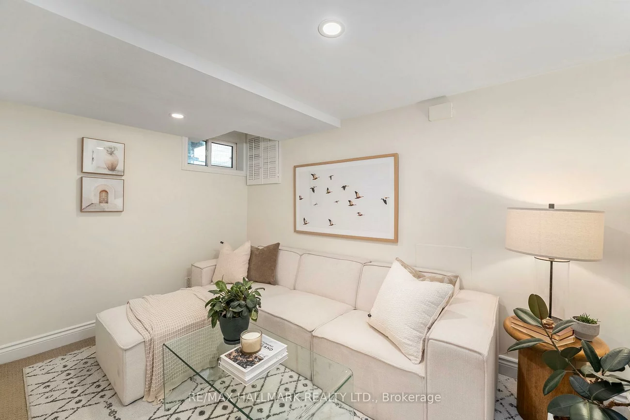 89, Knox, Greenwood-Coxwell, Toronto