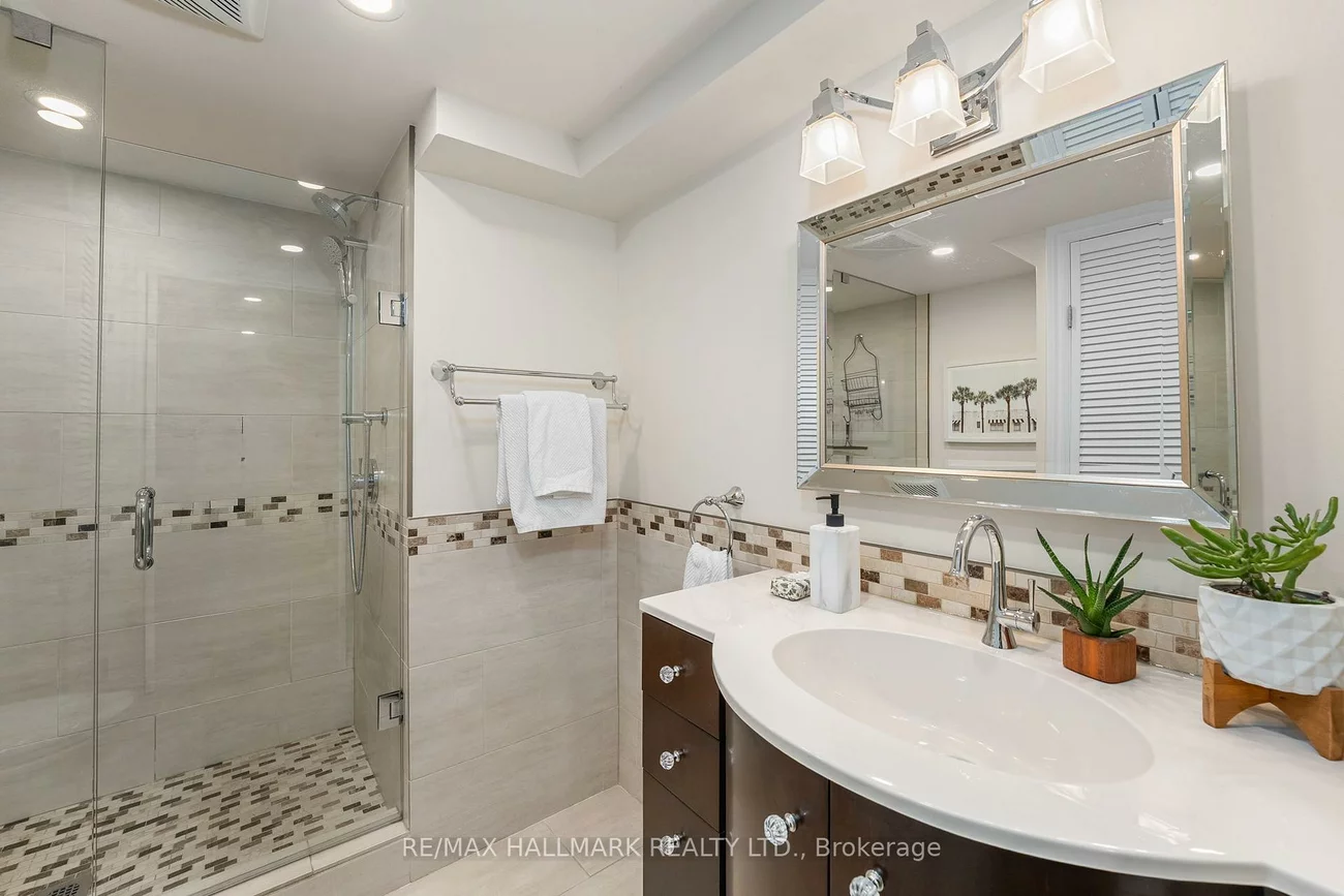 89, Knox, Greenwood-Coxwell, Toronto