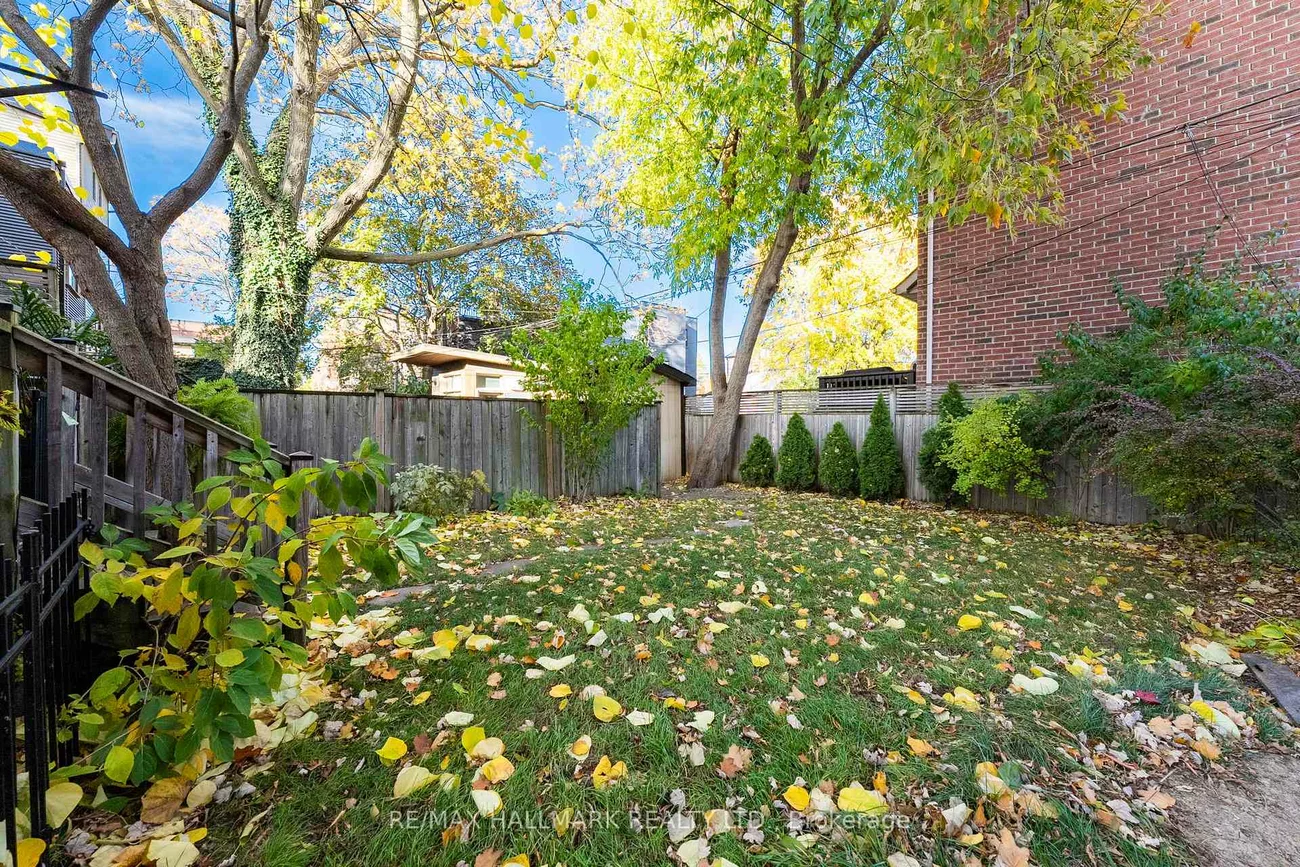 89, Knox, Greenwood-Coxwell, Toronto