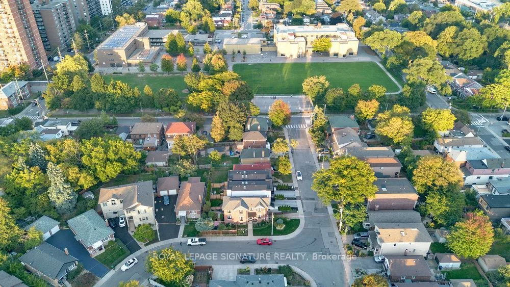 74B, Floyd, Broadview North, Toronto