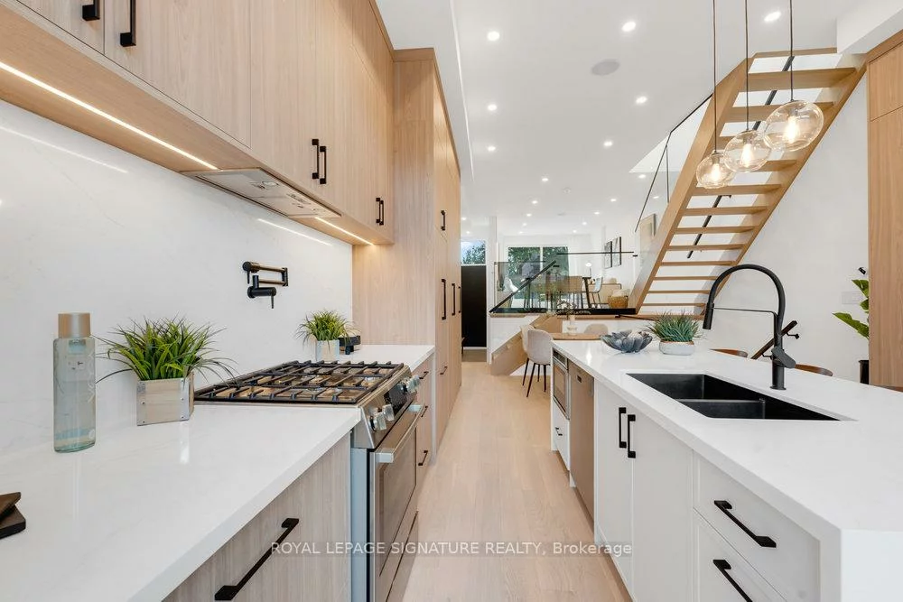 74B, Floyd, Broadview North, Toronto