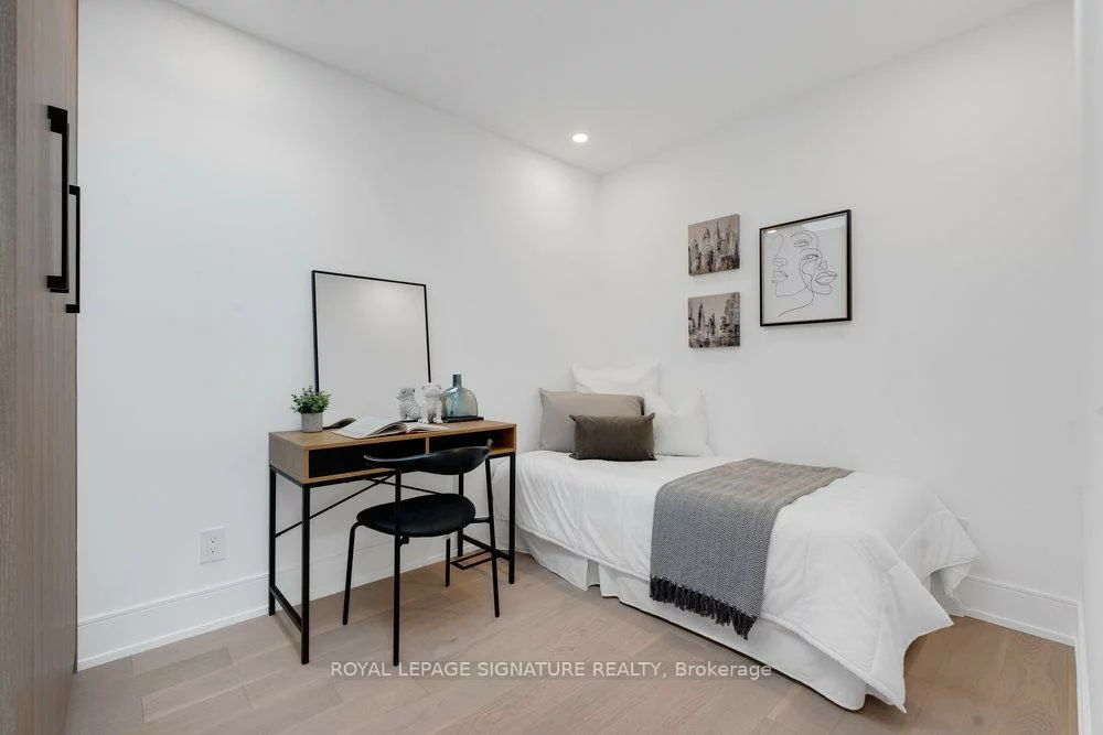 74B, Floyd, Broadview North, Toronto