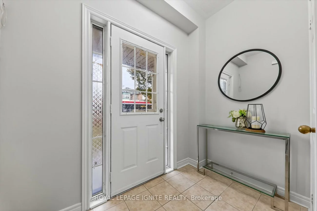 163, Seasons, Rouge E11, Toronto