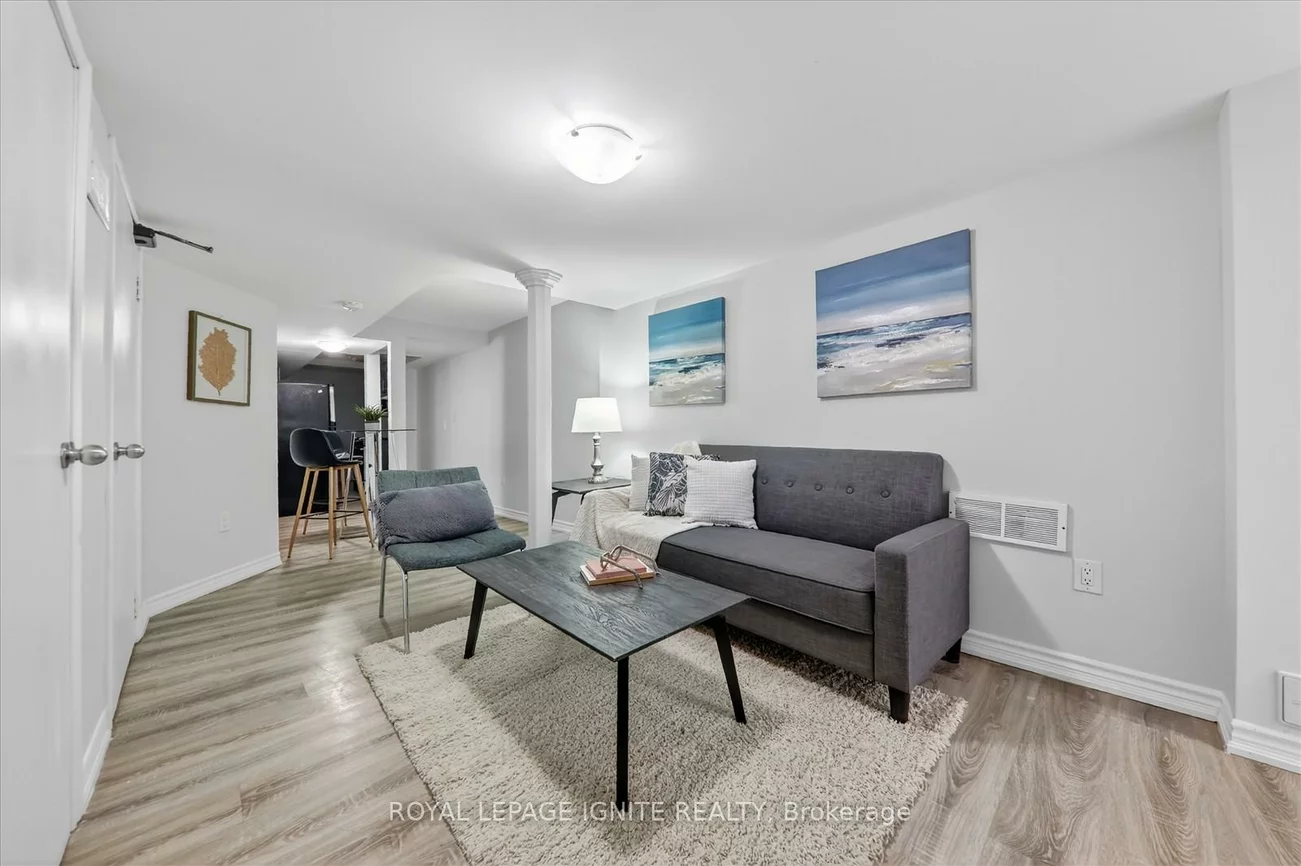 163, Seasons, Rouge E11, Toronto