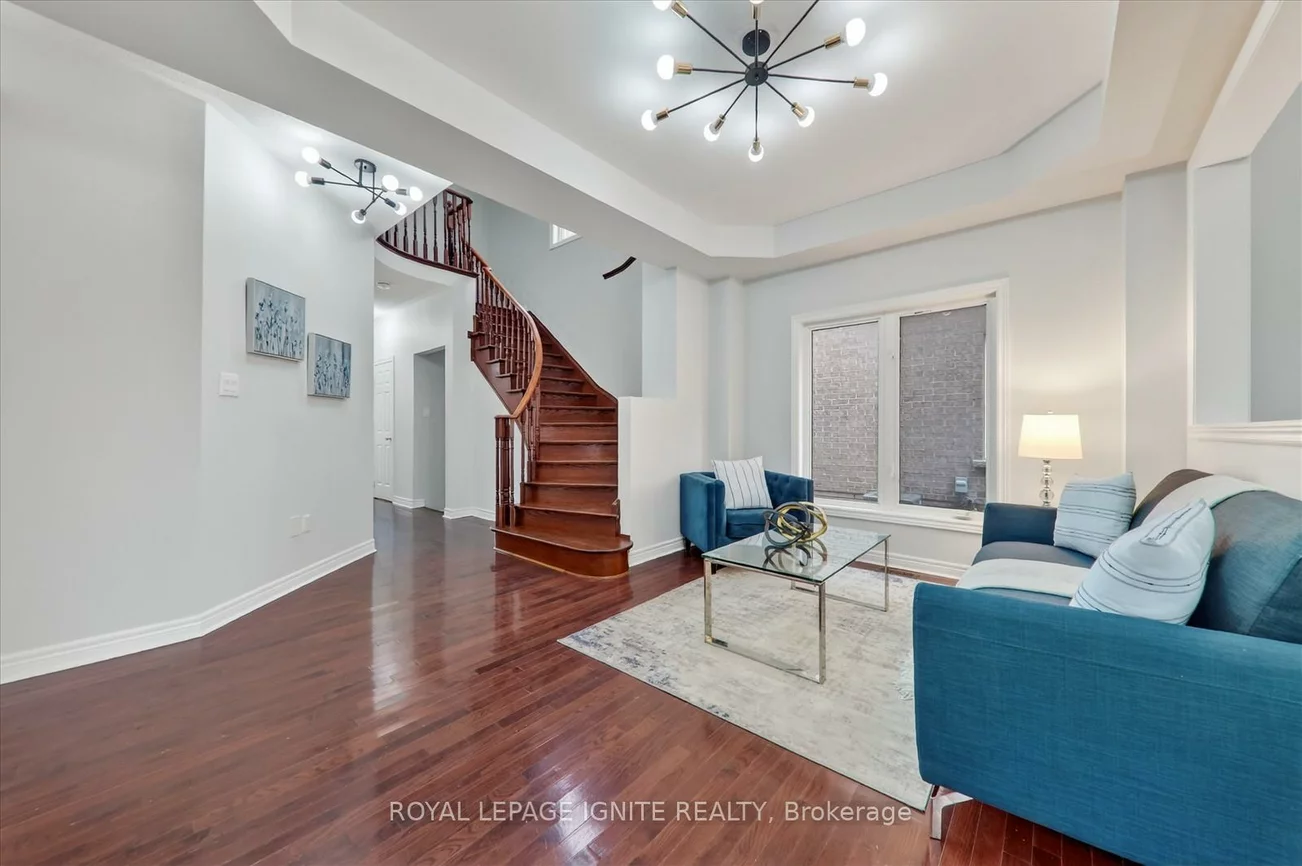 163, Seasons, Rouge E11, Toronto