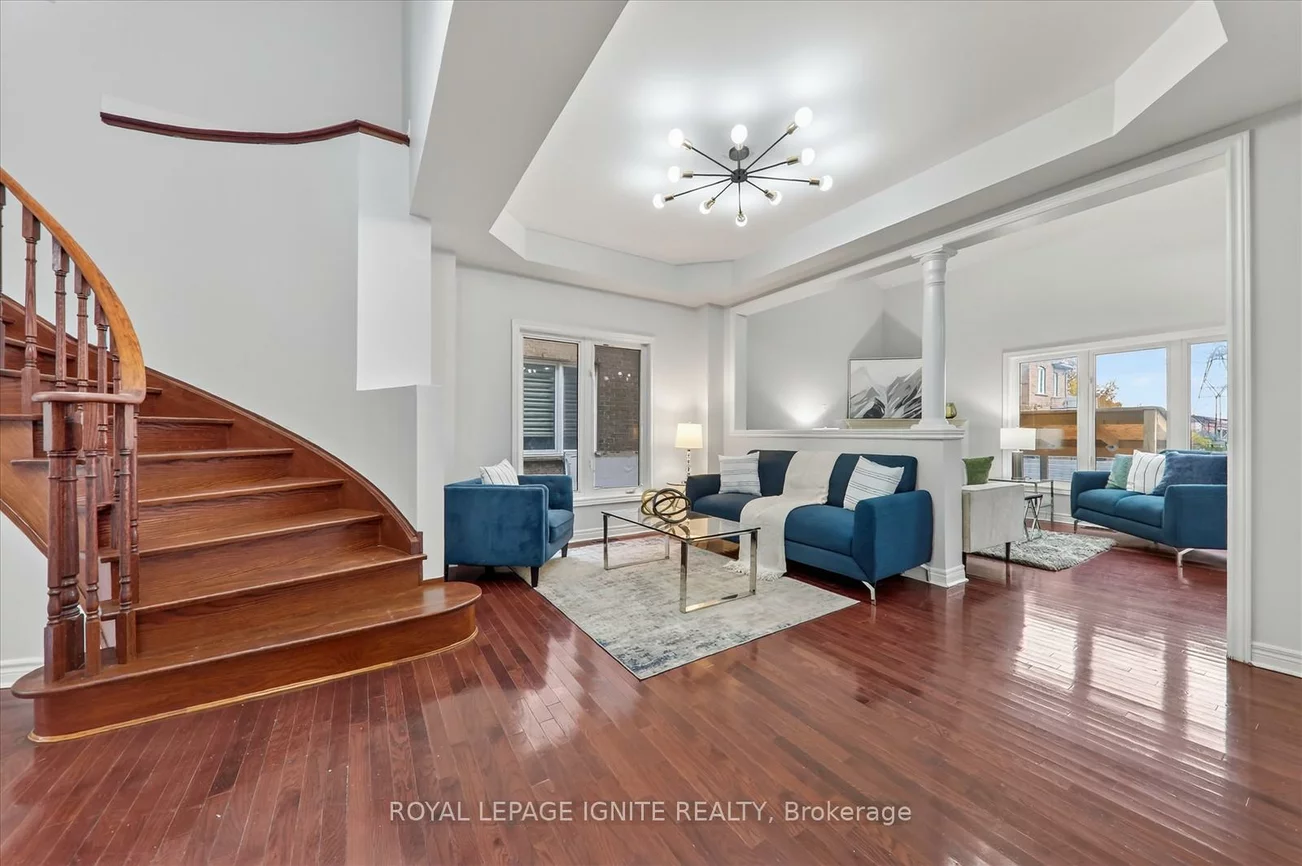 163, Seasons, Rouge E11, Toronto