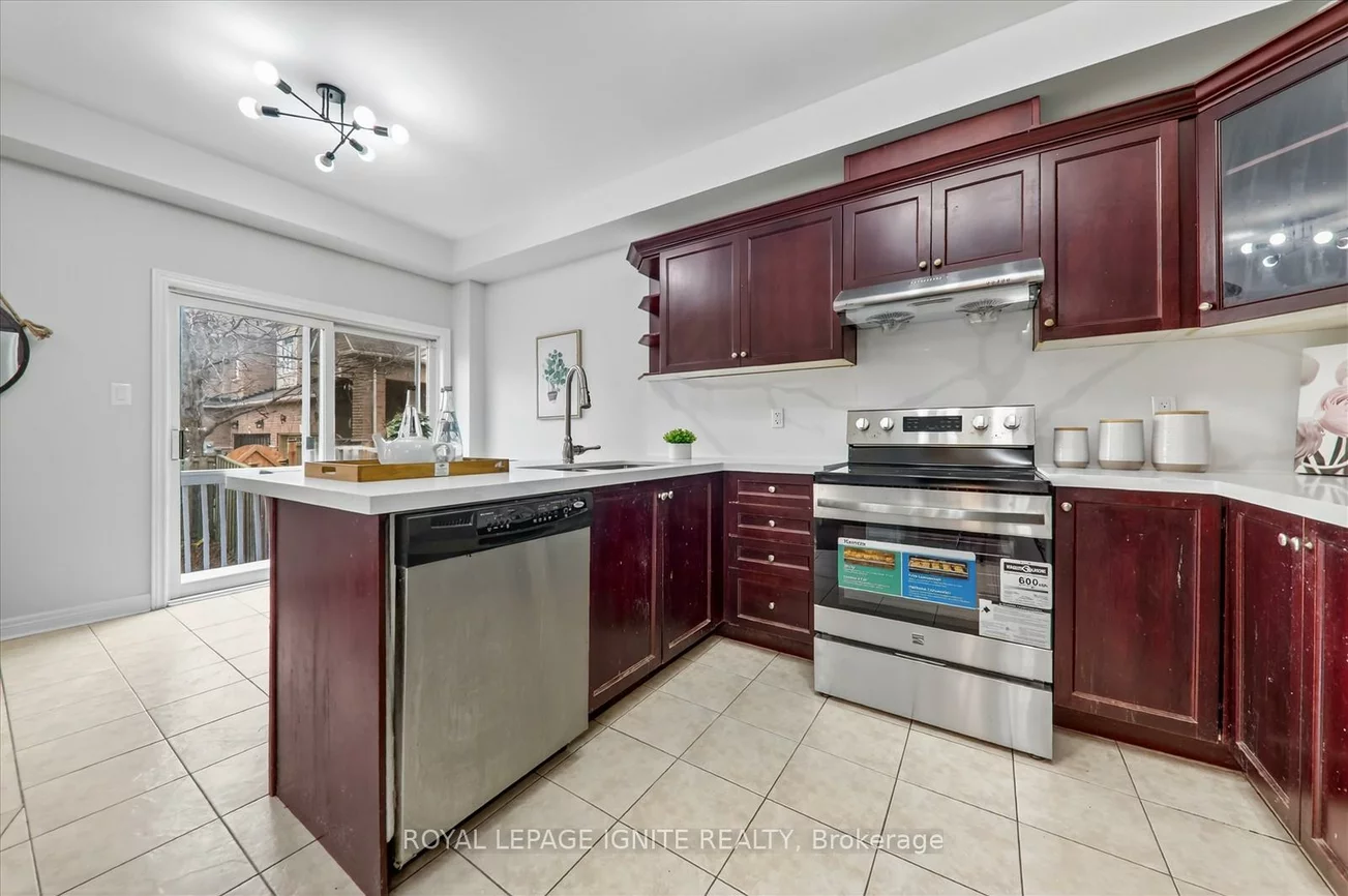 163, Seasons, Rouge E11, Toronto