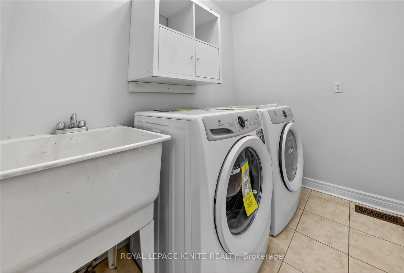 163, Seasons, Rouge E11, Toronto