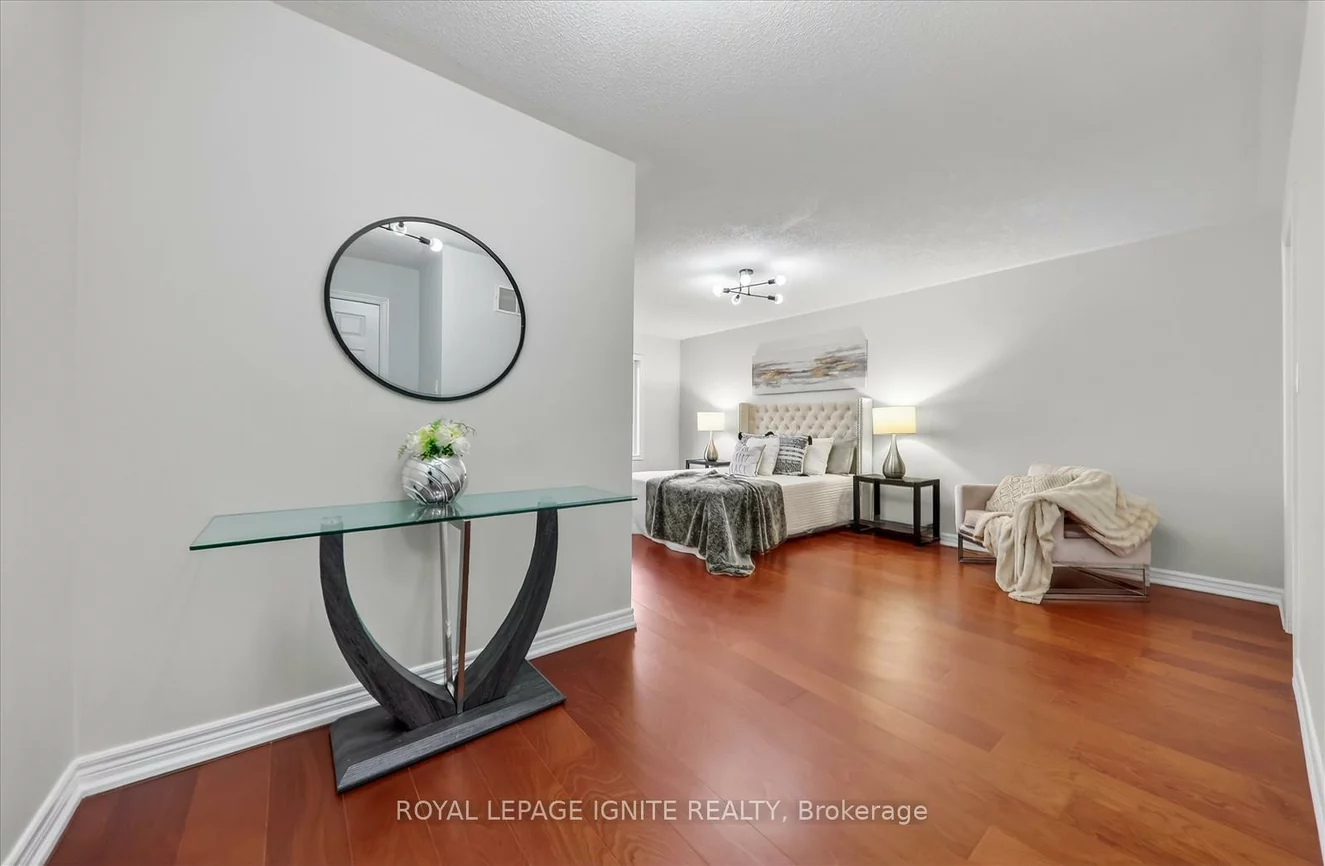 163, Seasons, Rouge E11, Toronto