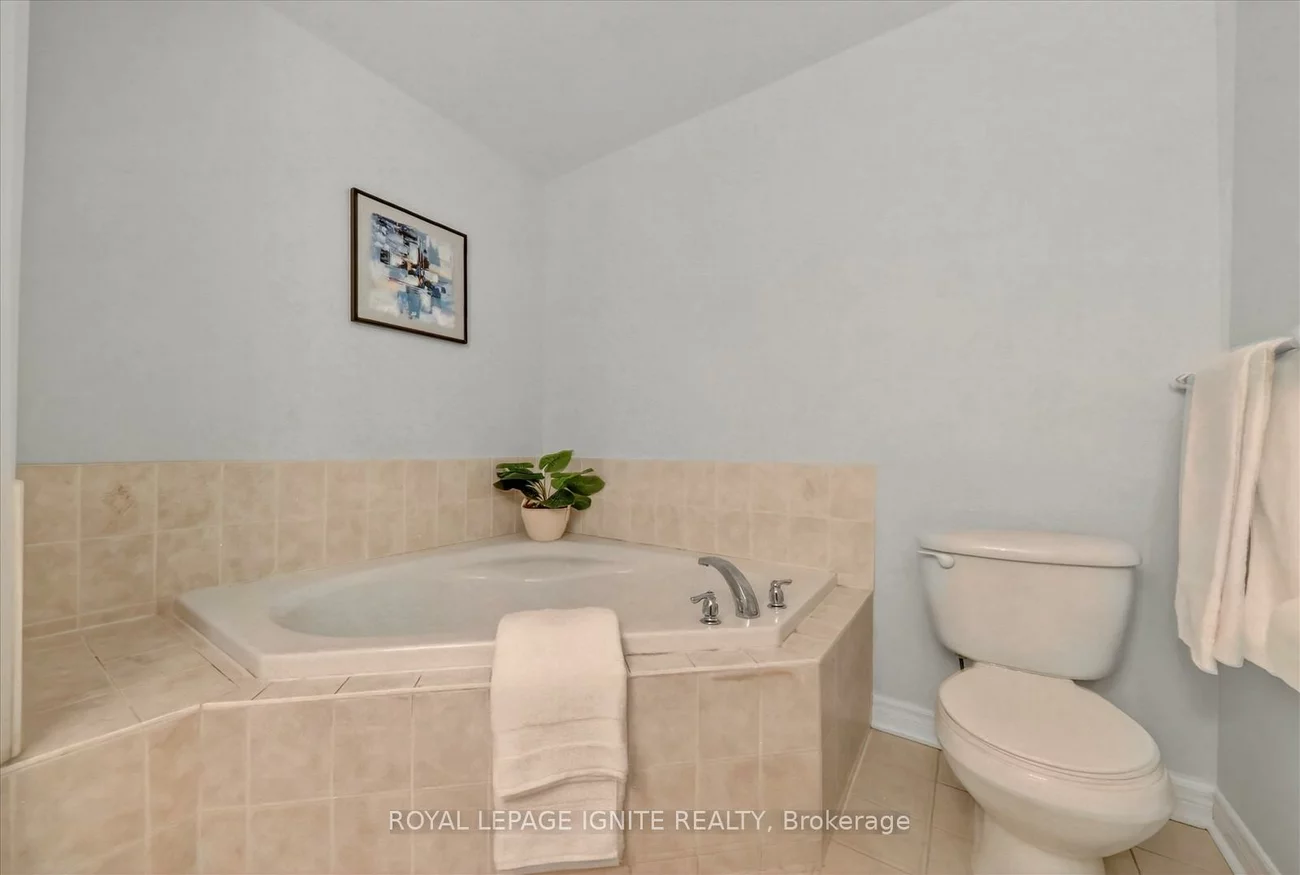 163, Seasons, Rouge E11, Toronto