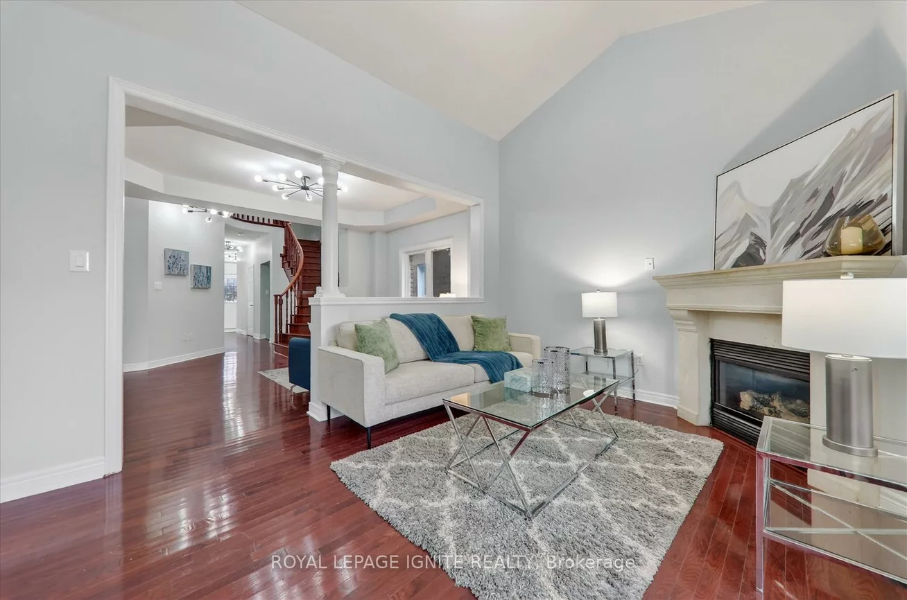 163, Seasons, Rouge E11, Toronto