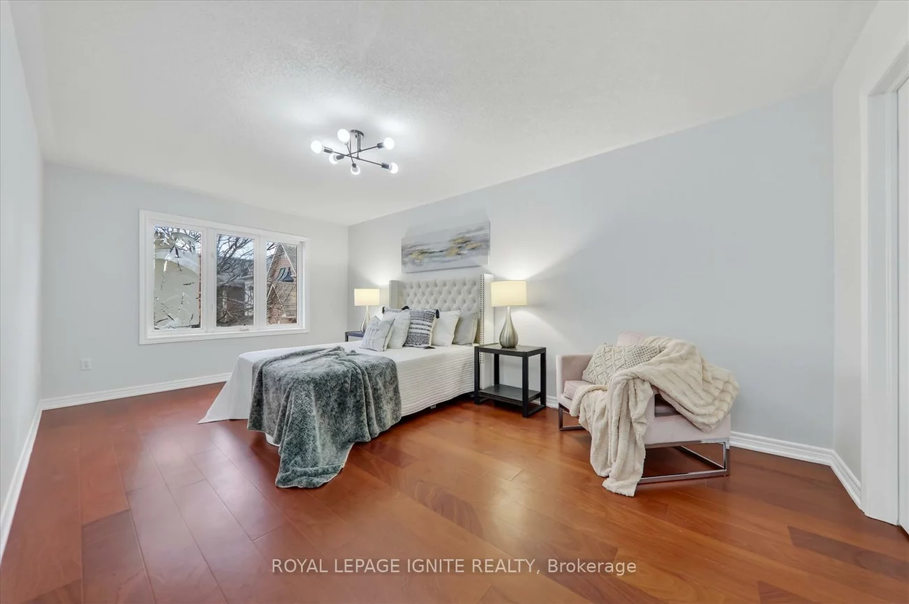 163, Seasons, Rouge E11, Toronto