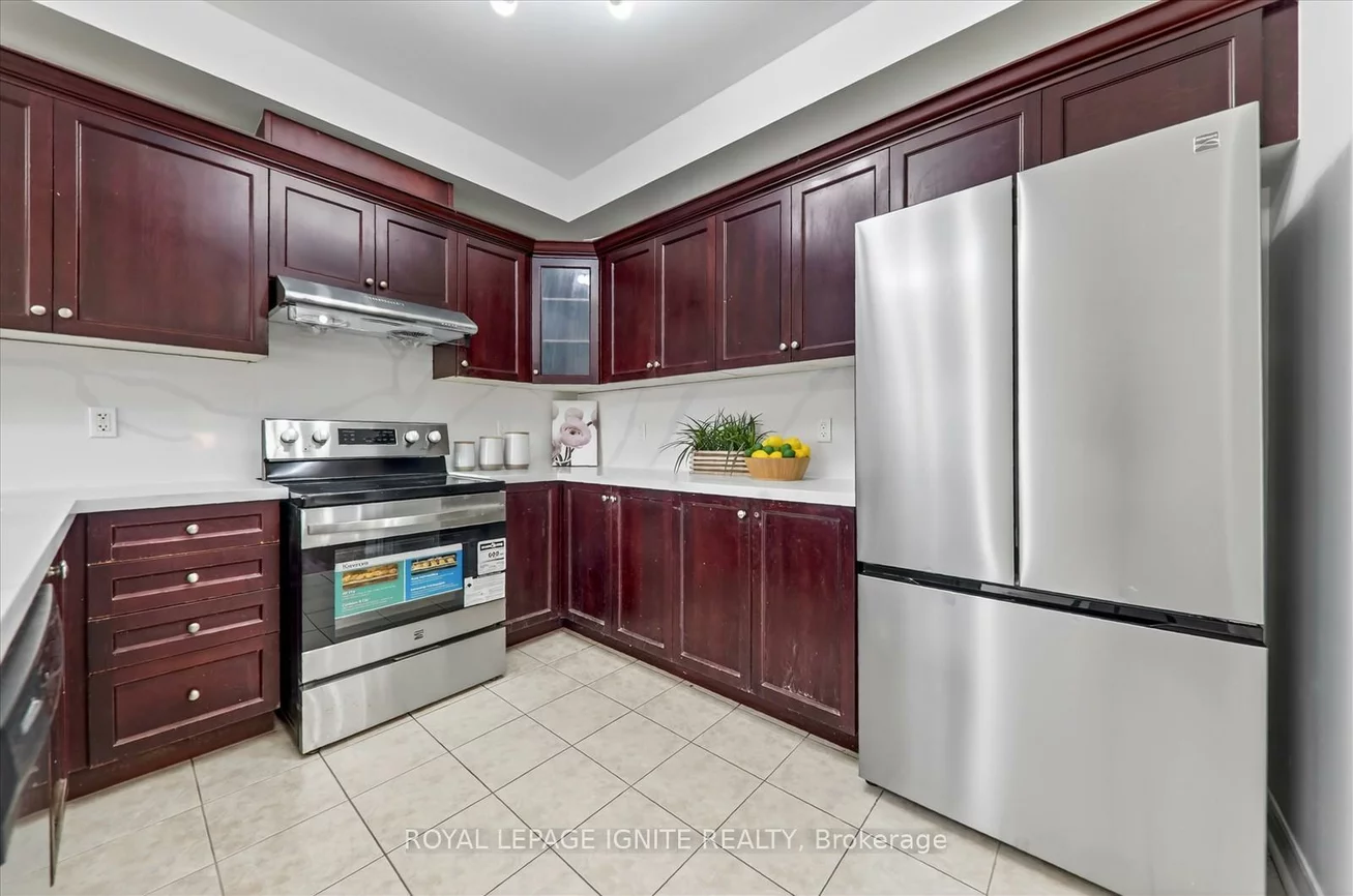 163, Seasons, Rouge E11, Toronto